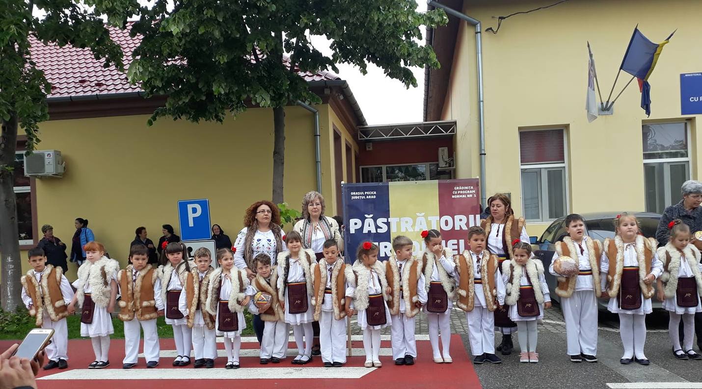 Copii pecicani la Festivalul Concurs Euroregional de Folclor „Din Giroc, de la câmpie”